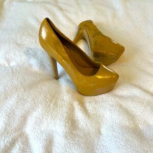 Barely used in good condition. Steve Madden. Golden.